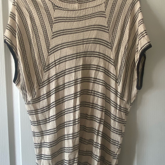 LA CHATEAU - Oversized Cowl Neck, Short Sleeve Stripped Shirt - Picture 7 of 9